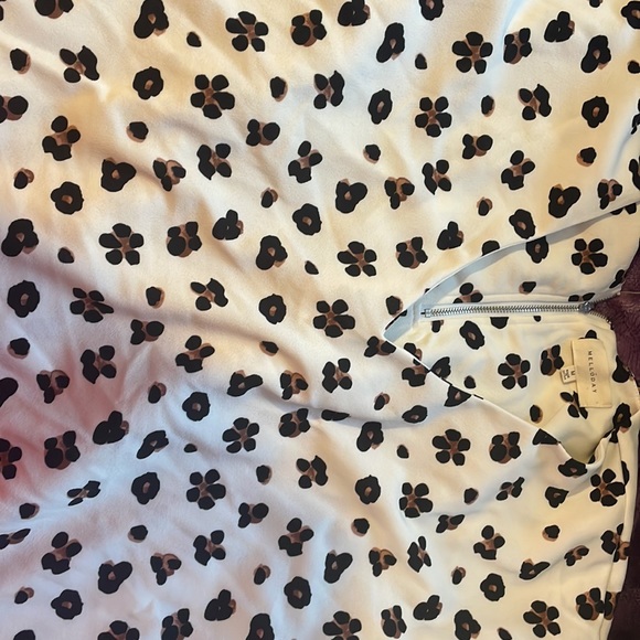 Like new wore once - Picture 3 of 3